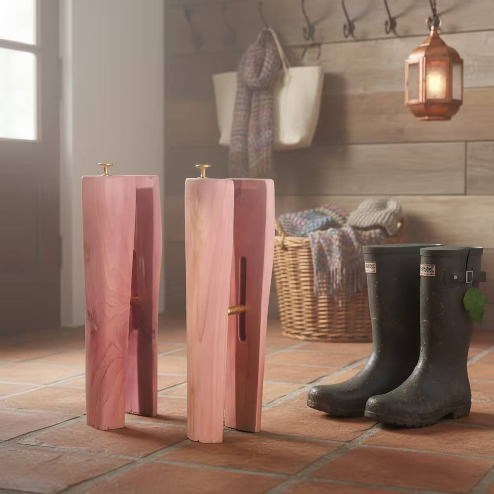 杉製ブーツストレッチャー 背の高いブーツストレッチャー クロ - Shoe Tree Cedar のレビューと価格